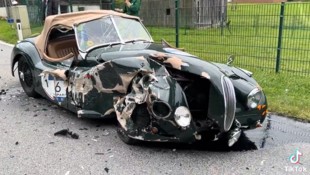 Der legendäre Oldtimer ist nur mehr Schrott.