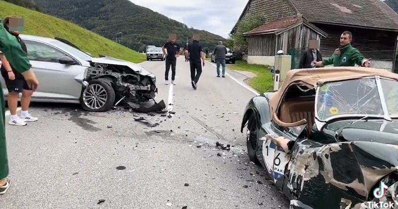 The car of the woman involved in the accident is also probably a total loss. (Bild: Krone KREATIV)