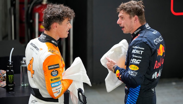 Lando Norris (li.) und Max Verstappen