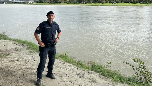 Inspektor Stefan Hörandtner wurde zum Lebensretter. (Bild: Polizei OÖ)