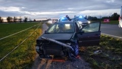 Das  Auto wurde zerstört. (Bild: Scharinger Daniel/Pressefoto Scharinger © Daniel Scharinger)