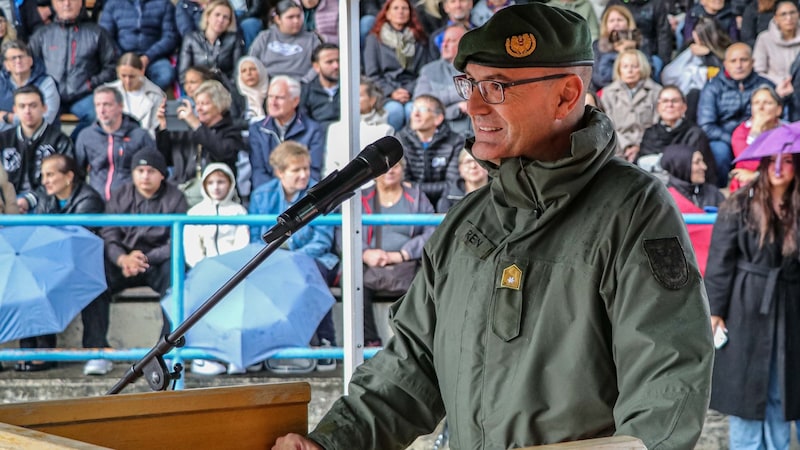 Militärkommandant Gstrein wies die Grundwehrdiener auch ihre Pflicht, den Menschen in Krisenzeiten zur Seite zu stehen. (Bild: BMLV / Hansjörg Raggl)