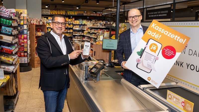 Marcel Haraszti and Nikolai Scheurecker are delighted about the introduction of the digital purchase invoice. (Bild: Robert Harson)