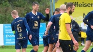 Kampfmannschaft-Trainer Marcel Kuster köpfte für Veldens neues zweites Team zum 3:0 bei Faak II ...