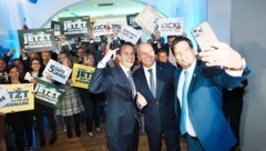 Jubel bei der steirischen FPÖ: Stefan Hermann, Mario Kunasek und Hannes Amesbauer (v. l.). (Bild: Pail Sepp/Sepp Pail)