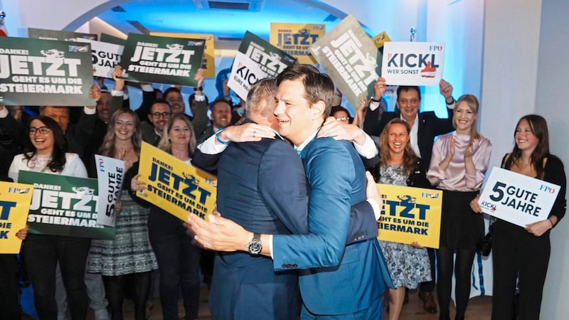 Cheers: The FPÖ met for an election party at the party headquarters in Conrad-von-Hötzendorf-Strasse. (Bild: Pail Sepp/Sepp Pail)