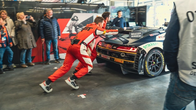 DTM mechanics also need muscle power (Bild: Lukas Tobler)