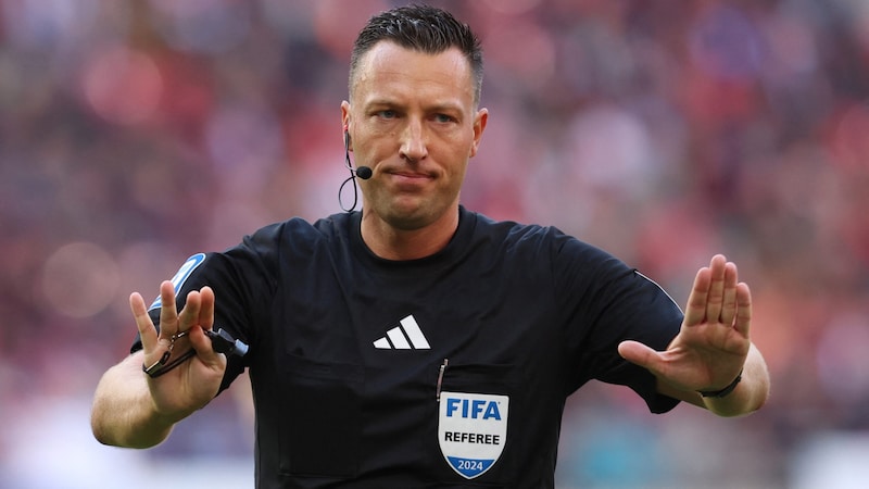 Referee Sven Jablonski (Bild: APA/AFP/Ronny HARTMANN)