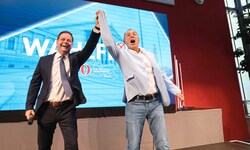 FP-Landesparteichef Markus Abwerzger und Spitzenkan- didat Peter Wurm (re.) marschierten beim ...