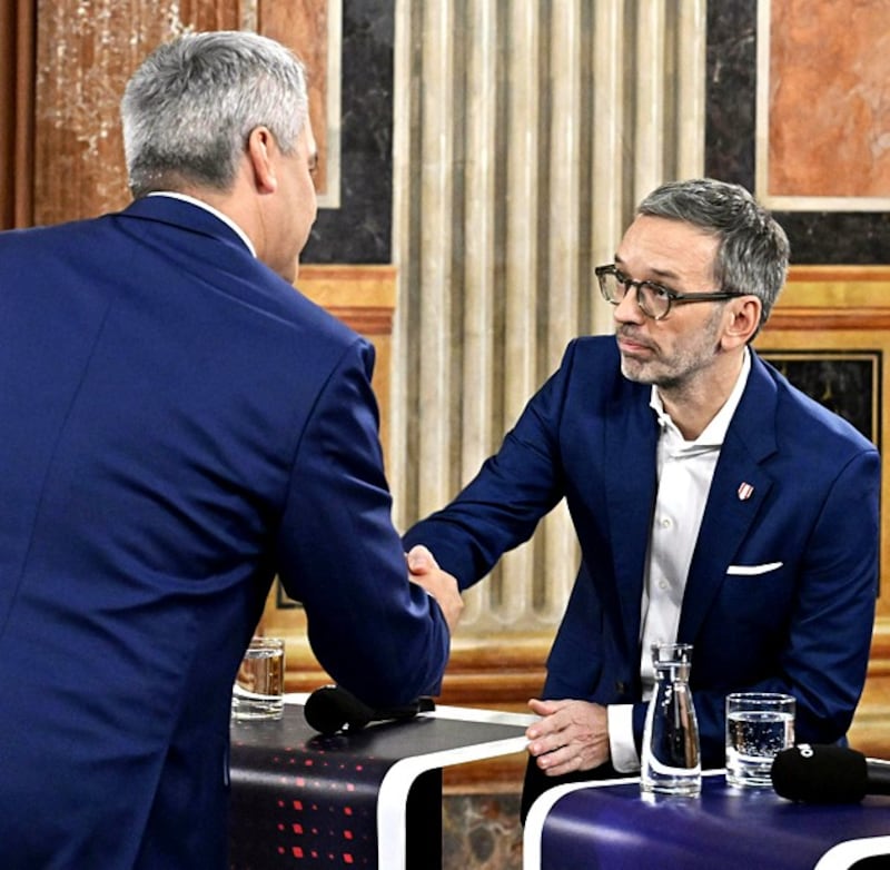 "The hand is outstretched", said FP leader Herbert Kickl. This is particularly true for the ÖVP with Chancellor Nehammer. (Bild: APA/Hans Klaus Techt)