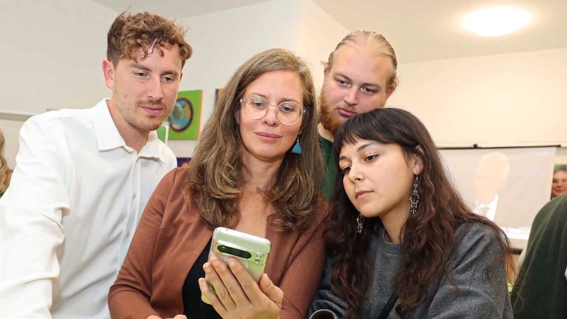 Ernüchterung bei den Grünen: „Das ist kein Ergebnis, über das ich mich freue“, sagte Landessprecherin Anja Haider-Wallner (M.). (Bild: Reinhard Judt)