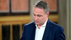 „Noch am Verhandlungstisch verriet Babler seine eigenen Anhänger“, schreibt „Krone“-Wien-Chef ...