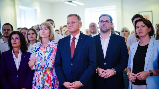 Long faces at the ÖVP after the first projection. (Bild: Scharinger Daniel/Pressefoto Scharinger © Daniel Scharinger)