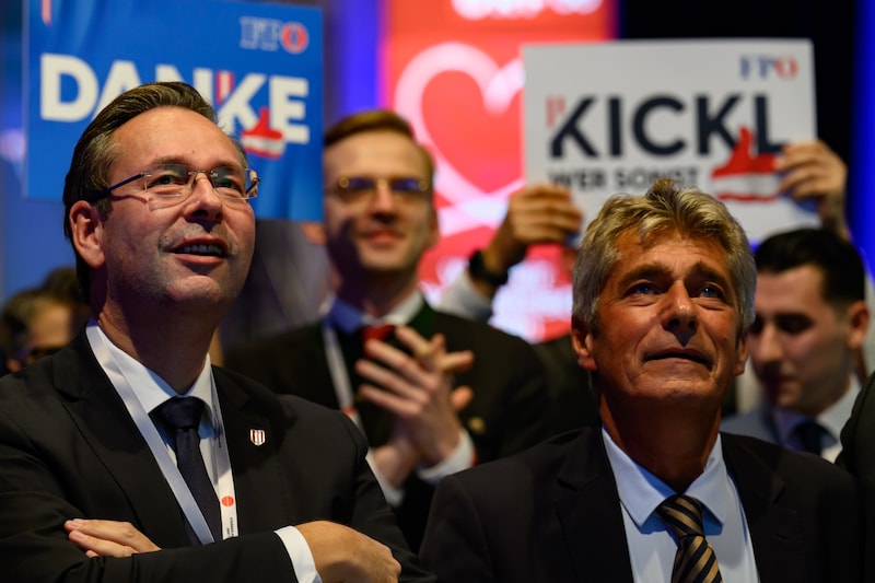 The Blue Party at the projection in Upper Austria - the cheers were huge. (Bild: Werner Kerschbaummayr/WERNER KERSCHBAUMMAYR / FOTOKERSCHI)