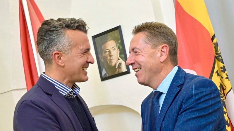 FP-Kandidat Gernot Darmann und Kärnten Chef Erwin Angerer haben mit dem Ergebnis leicht zu lachen. (Bild: Evelyn Hronek/EVELYN HRONEK)