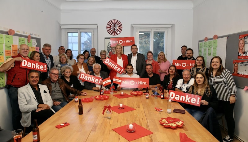 Die Steyrer SPÖ konnte den ersten Platz gerade noch behaupten. Die FPÖ rückt aber immer näher. Das trübte die Stimmung bei der Wahlparty der Sozialdemokraten. (Bild: Mader Klaus Fotografie)