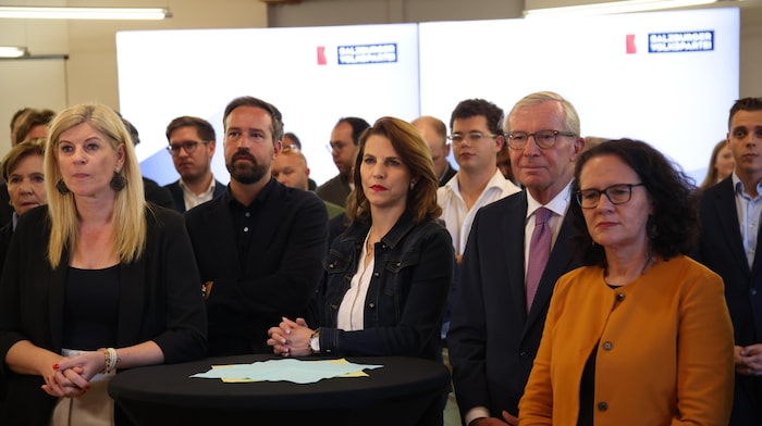 Betroffene Gesichter bei der Haslauer-ÖVP: Das Minus gegenüber 2019 fiel mit 14,6 Prozent deftig aus. 