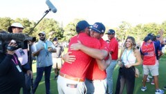 Sam Burns und Keegan Bradley vom US-Team jubeln. (Bild: 2024 Getty Images)