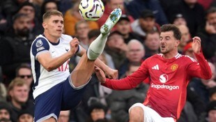 Mason Mount (r.) wurde kurz vor der Pause eingewechselt.