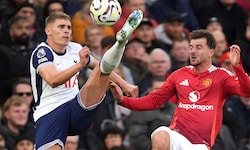 Mason Mount (r.) wurde kurz vor der Pause eingewechselt.