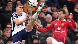 Mason Mount (r.) wurde kurz vor der Pause eingewechselt. (Bild: AP ( via APA) Austria Presse Agentur/ASSOCIATED PRESS)