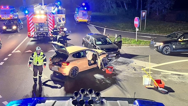 Die Unfallstelle bei der Autobahnauffahrt Enns Ost. (Bild: FF Enns, Krone KREATIV)