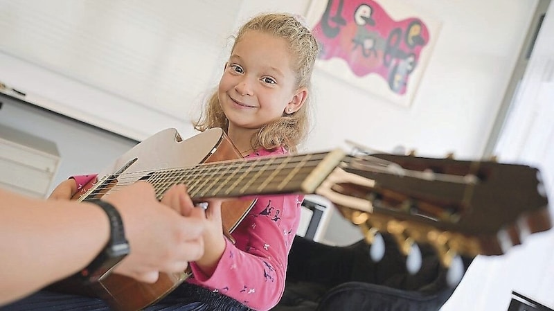 Schüler und Lehrer sind nicht nur begeistert, sondern auch stolz! (Bild: Evelyn Hronek/EVELYN HRONEK)