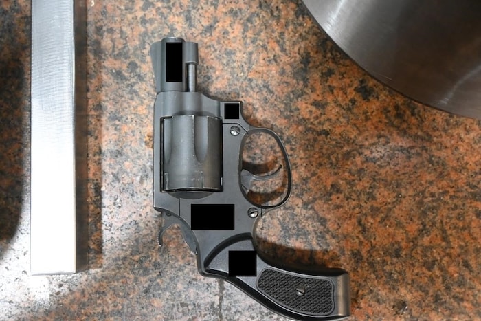 Diese Waffe soll der Verdächtige am Tatort gelassen haben.