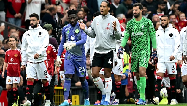 Alisson (2. von re.) wird intensiv mit dem FC Bayern in Verbindung gebracht. (Bild: AFP/Paul ELLIS)