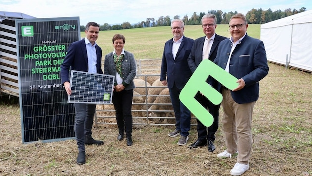 The joy is great: Richard König, Waltraud Walch, Horst Schachner, Christopher Drexler and Martin Graf (from left). (Bild: Energie Steiermark)