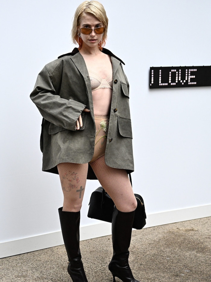 Hayley Williams trug unter ihrer Jacke lediglich Unterwäsche.