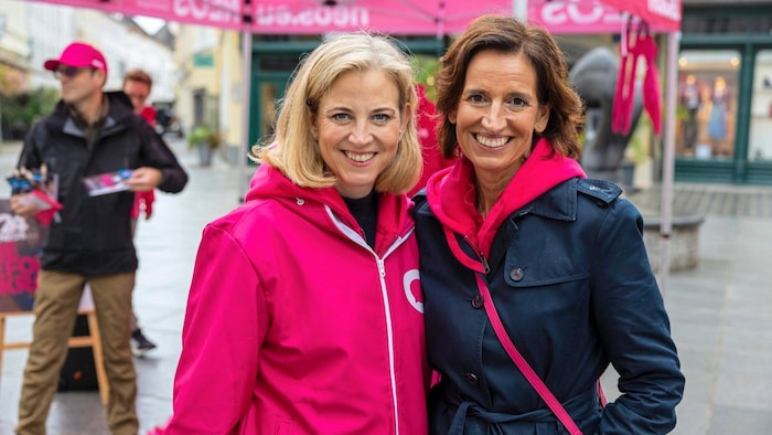 NEOS federal leader Beate Meinl-Reisinger with state spokesperson Indra Collini on Riemerplatz ...