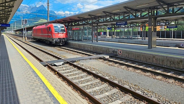 The violent scenes took place here, on a platform in the station building in Bischofshofen. (Bild: zVg)