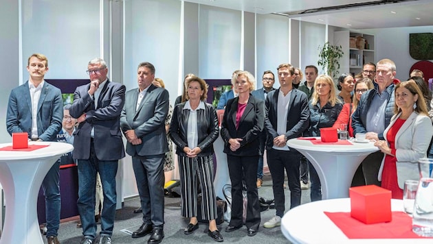 Hanging heads of the comrades at the SPÖ headquarters in Graz on Sunday (Bild: Juergen Fuchs)