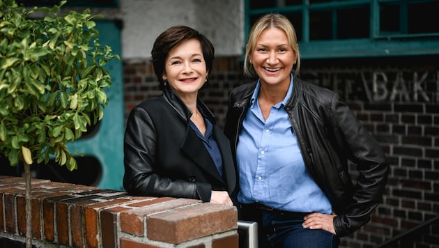 Beaming faces: The investigative team in "SOKO Linz" is female with Katharina Stemberger and Angelika Niedetzky (right), but there will be a man joining them. (Bild: Wenzel Markus/Markus Wenzel)