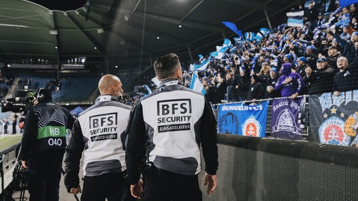 Bravc always keeps an eye on the fans.
