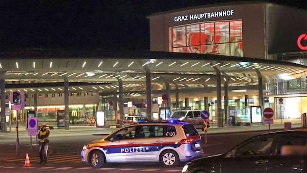 There were also sparks flying at Graz main station (Bild: Jauschowetz Christian/Christian Jauschowetz)