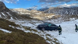 Das Auto wurde von der Feuerwehr geborgen.