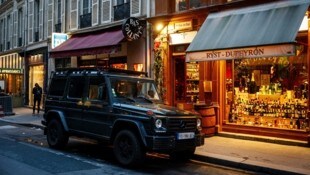Schwere Wagen wie dieser müssen künftig dreimal mehr fürs Parken zahlen als leichte Autos.