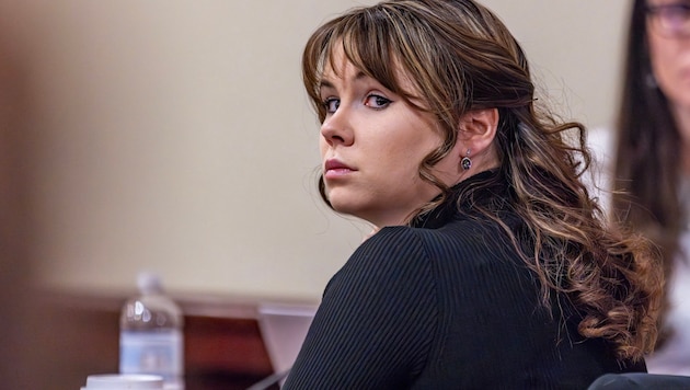 A judge rejected the application for the release of "Rust" weapons master Hannah Gutierrez-Reed. (Bild: APA/AFP/POOL/Luis Sánchez Saturno)