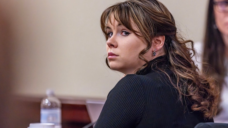 Weapons master Hannah Gutierrez-Reed was sentenced to 18 months in prison. (Bild: APA/AFP/POOL/Luis Sánchez Saturno)