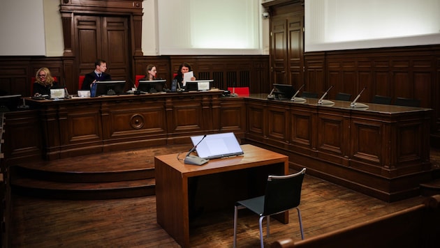 The defendant's seat remained empty. (Bild: Pressefoto Scharinger © Daniel Scharinger)