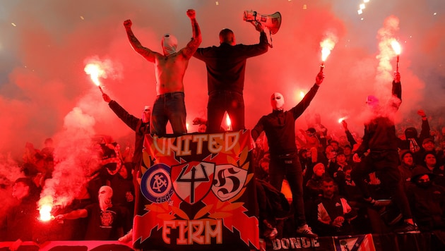 Atletico Madrid fans (symbolic image) (Bild: AFP/APA/Odd ANDERSEN)