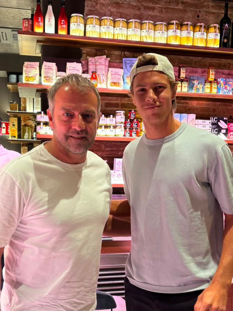 Hansi Flick und Joel Schwärzler dinierten Tisch an Tisch. (Bild: zVg)