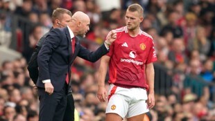 „Überlebt“ Erik ten Hag (li.) die Länderspielpause als Trainer von Manchester United?