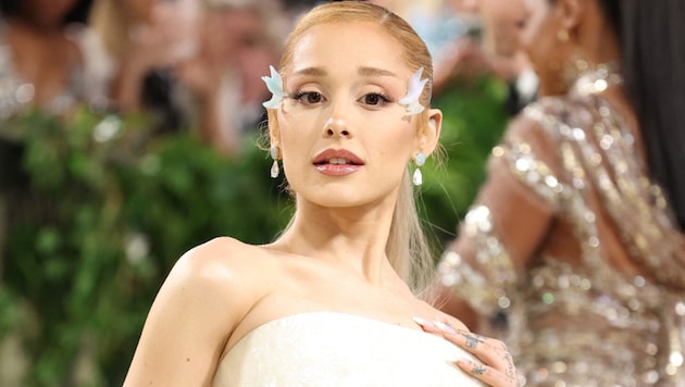 Ariana Grande was quizzed on questions about beauty surgeries in the lie detector test. (Bild: APA/Getty Images via AFP/GETTY IMAGES/Aliah Anderson)