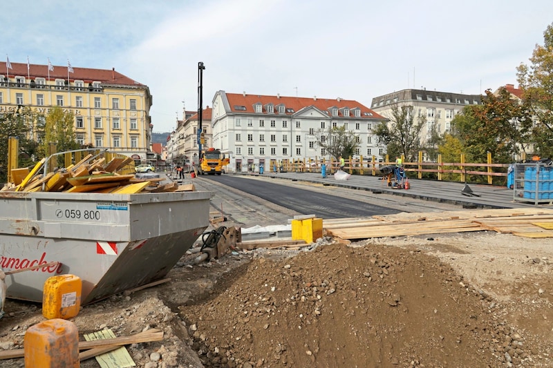 Die Grazer Tegetthoffbrücke nimmt schon Form an. (Bild: Jauschowetz Christian)