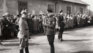 Überwachung von zur Auswanderung gezwungenen Juden und Jüdinnen durch Sicherheits- und Ordnungspolizei am Grazer Hauptbahnhof (1939) (Bild: Universalmuseum Joanneum/Multimediale Sammlung)