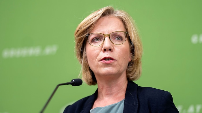 Parteichef Werner Kogler will mit seinem Team weiterarbeiten. Dazu gehört auch Leonore Gewessler, die für die ÖVP ein rotes Tuch ist.