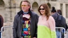 Daniel Craig und Rachel Weisz zogen in Paris mit ihren Pullis die Blicke auf sich. (Bild: Photo Press Service)